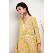 Load image into Gallery viewer, Filigree Cutwork Earrings