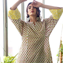 Load image into Gallery viewer, Silver Filigree Cutwork Earrings