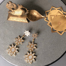 Load image into Gallery viewer, Gold Teen Sitara Earring