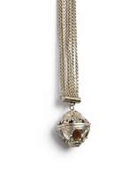 Load image into Gallery viewer, Silver Chain Maang Tikka with Ornate Borla
