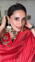 Load image into Gallery viewer, Amrita Thakur in our Diwali Pataka Gold Set
