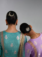 Load image into Gallery viewer, Flower &amp; Half Moon Hair Clips
