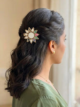Load image into Gallery viewer, Flower &amp; Half Moon Hair Clips
