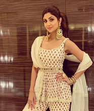 Load image into Gallery viewer, Shilpa Shetty in Gold Large Fringe Earrings
