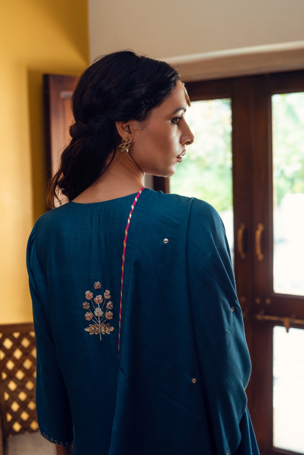 Janhvi Kapoors blue cotton kurta set will become your goto outfit while  selfisolating  VOGUE India
